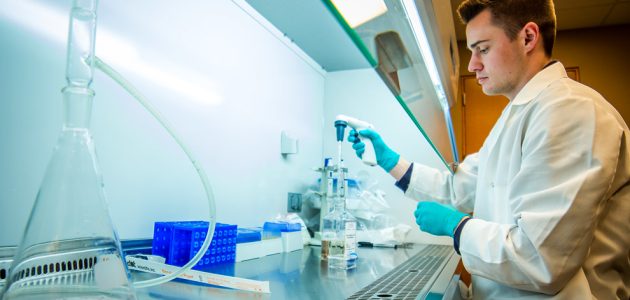 أحسن تخصصات الطب والهندسة من حيث الراتب أفضل تخصصات الهندسة والطب من حيث الراتب