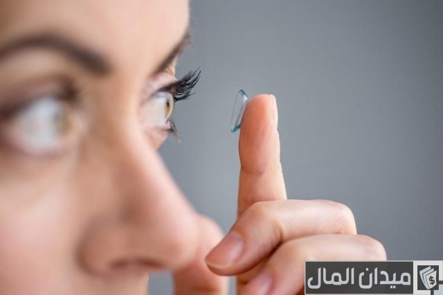 كيفية إزالة العدسات اللاصقة من العين كيفية إزالة العدسات اللاصقة من العين