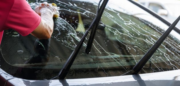 ما الفرق بين زجاج السيارة الأصلي والتجاري الفرق بين زجاج السيارة الأصلي والتجاري