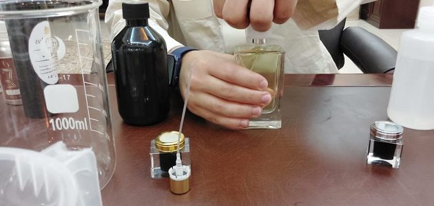 مكونات صناعة العطور في المصانع طريقة صناعة العطور في المصانع