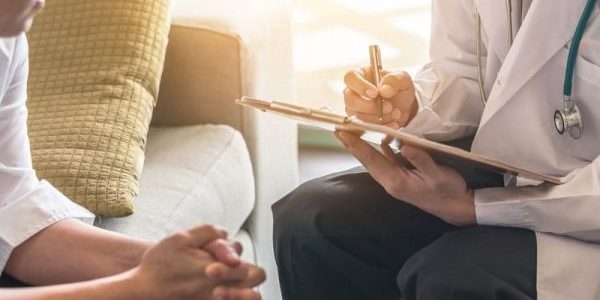 راتب الطبيب النفسي في السعودية بالريال السعودي كم راتب الطبيب النفسي في السعودية