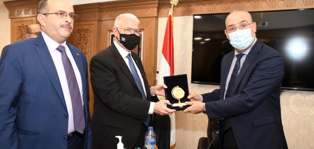 وزارة الإسكان تعقد اجتماع وحدة إدارة الاستثمار ودعم المستثمرين المشرف على مكتب وزير الإسكان يترأس اجتماع وحدة إدارة الاستثمار ودعم المستثمرين