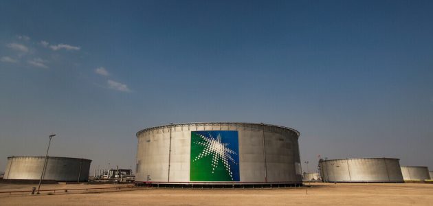 السعودية تعيد تسعير ورفع أسعار بيع النفط إلى آسيا لمنع حدوث فائض عالمي السعودية ترفع أسعار بيع النفط إلى آسيا لمنع حدوث فائض عالمي