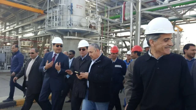 وزير البترول يتابع منظومة إنتاج وتوزيع الوقود وسط استعدادات مكثفة لاستقبال العيد وزير البترول يتابع منظومة إنتاج وتوزيع الوقود وسط استعدادات مكثفة لاستقبال العيد