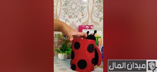 الدعسوقة المصنوعة من ورق المناديل الدعسوقة المصنوعة من ورق المناديل
