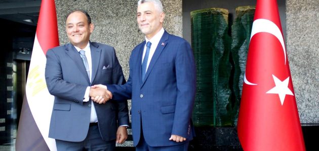 وزير التجارة المصري ونظيره التركي يبحثان سبل تنمية وتطوير العلاقات الاقتصادية بين البلدين وزير التجارة ونظيره التركي يبحثان سبل تنمية وتطوير العلاقات الاقتصادية بين البلدين