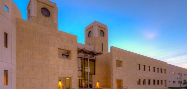 تخصصات كلية ينبع الجامعية ونسب قبول 1447 تخصصات كلية ينبع الجامعية