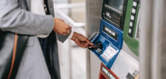 هل إيقاف الخدمات يشمل البنوك؟.. "البنك المركزي" يجيب هل إيقاف الخدمات يشمل البنوك