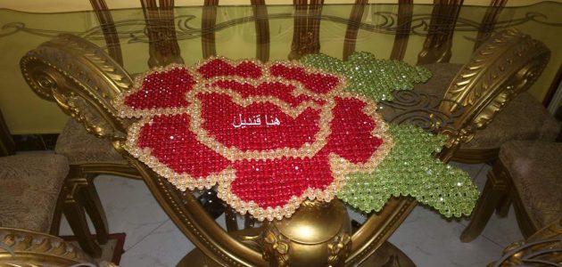 خطوات عمل مفرش خرز على شكل وردة طريقة عمل مفرش خرز على شكل وردة