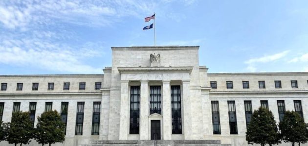 الاحتياطي الفيدرالي الأمريكي يقرر تثبيت سعر الفائدة في خطوة مفاجئة للاقتصاد العالمي