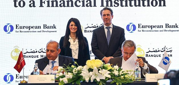 وزيرة التخطيط تشهد توقيع أول تمويل للاستدامة بقيمة 100 مليون دولار وزيرة التخطيط تشهد توقيع أول تمويل للاستدامة بقيمة 100 مليون دولار